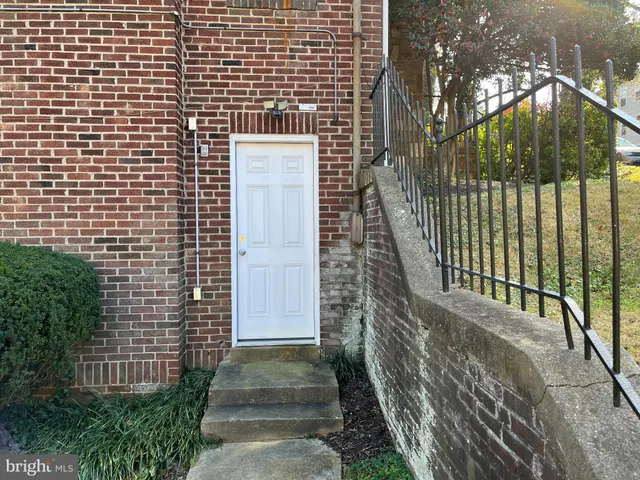 $1,350 | 8009 Garland Avenue, Unit 1, Takoma Park, MD 20912