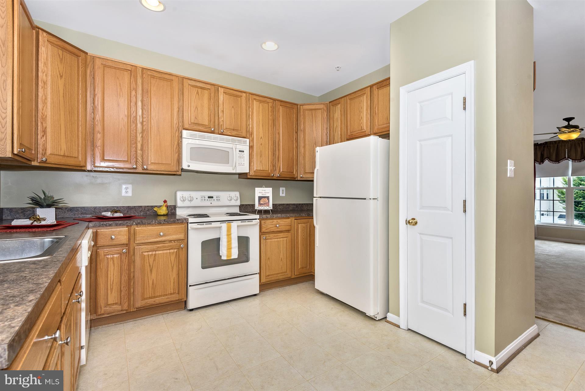 664 Wild Hunt Road Frederick, MD 21703 - Photo 16 of 30 Kitchen w/ Pantry