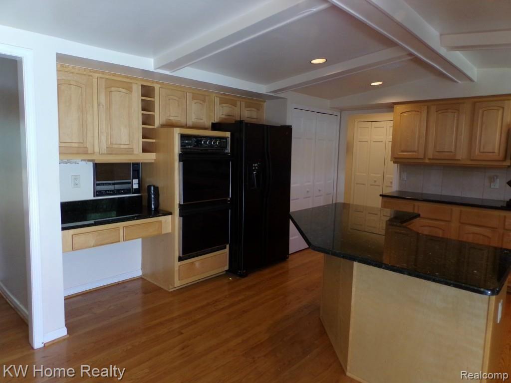 3081 Burlington Court Rochester, MI 48306 - Photo 9 of 40