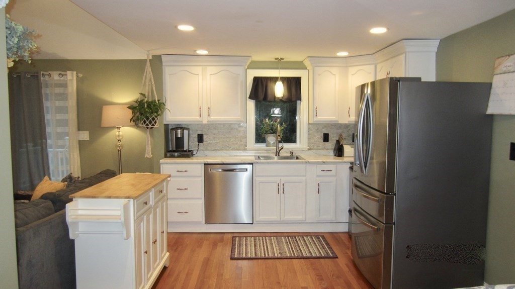 19 Georgia Road Weymouth, MA 02190 - Photo 3 of 23 Gallery Image 3