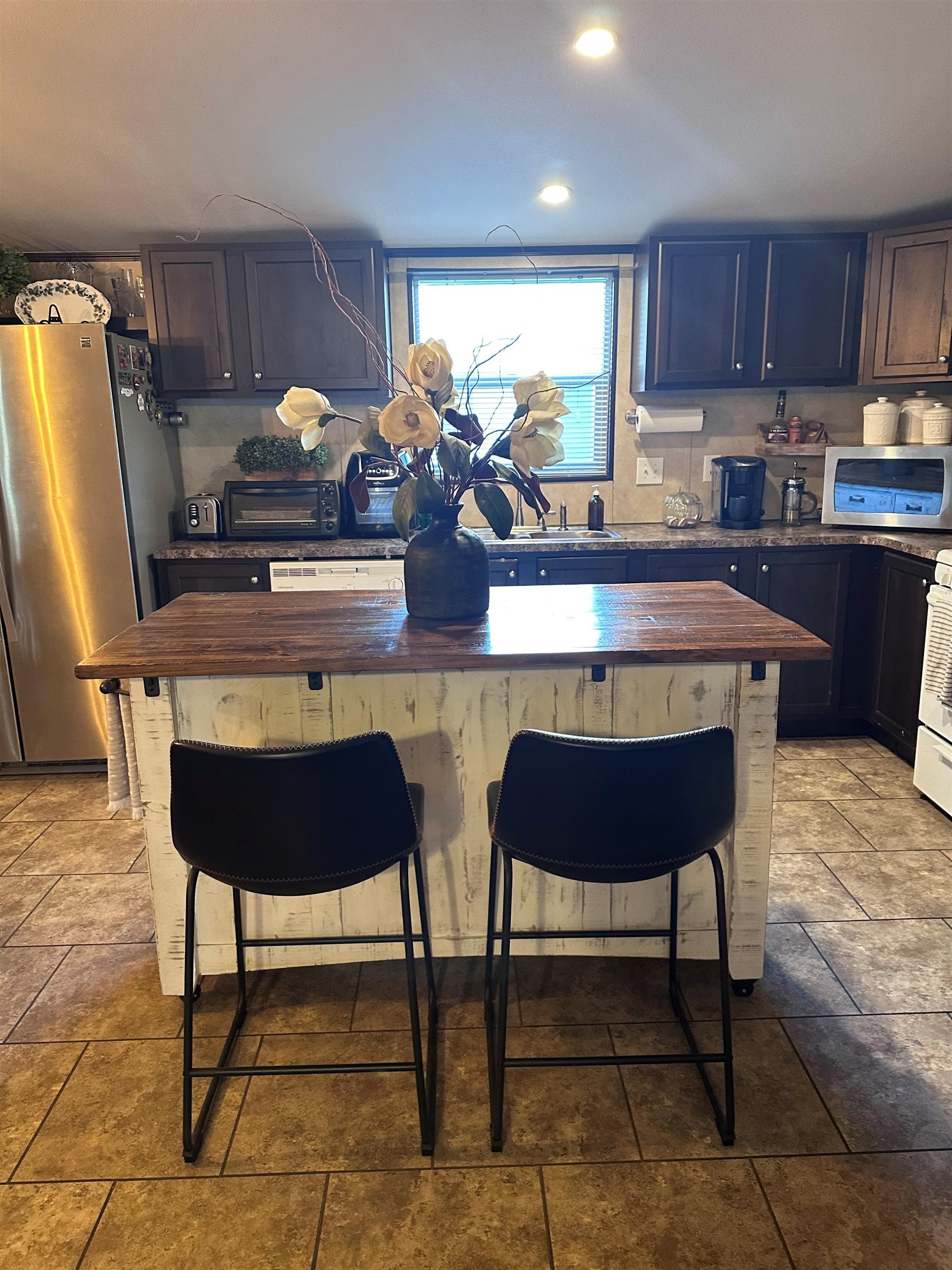 585-25 25 1/2 Road, Unit 125 Grand Junction, CO 81505 - Photo 12 of 24 a view of kitchen with dining table and chairs