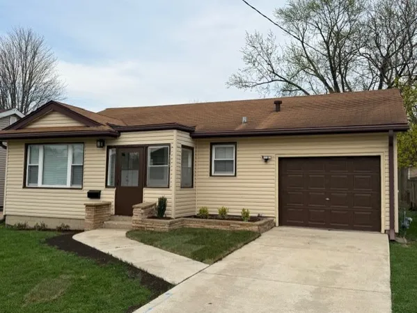 $260,000 | 215 North Ohio Street, Aurora, IL 60505