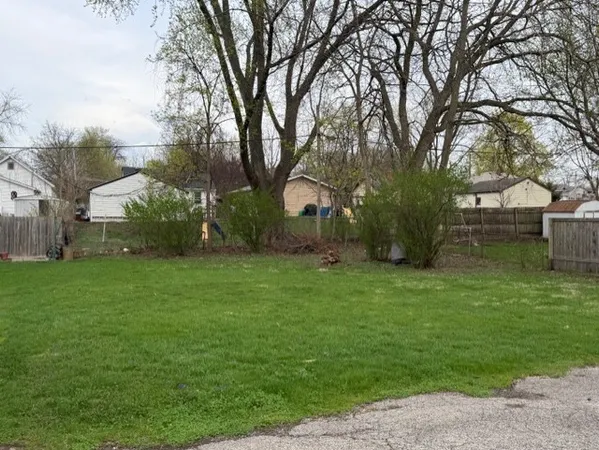 $260,000 | 215 North Ohio Street, Aurora, IL 60505