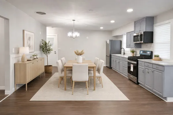 $260,000 | 215 North Ohio Street, Aurora, IL 60505