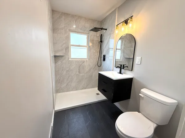 $260,000 | 215 North Ohio Street, Aurora, IL 60505