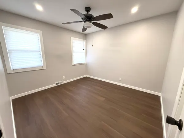 $260,000 | 215 North Ohio Street, Aurora, IL 60505