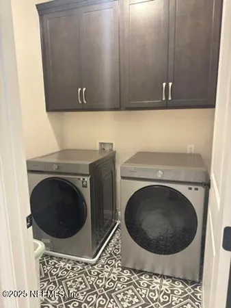 a close up view of washer and dryer