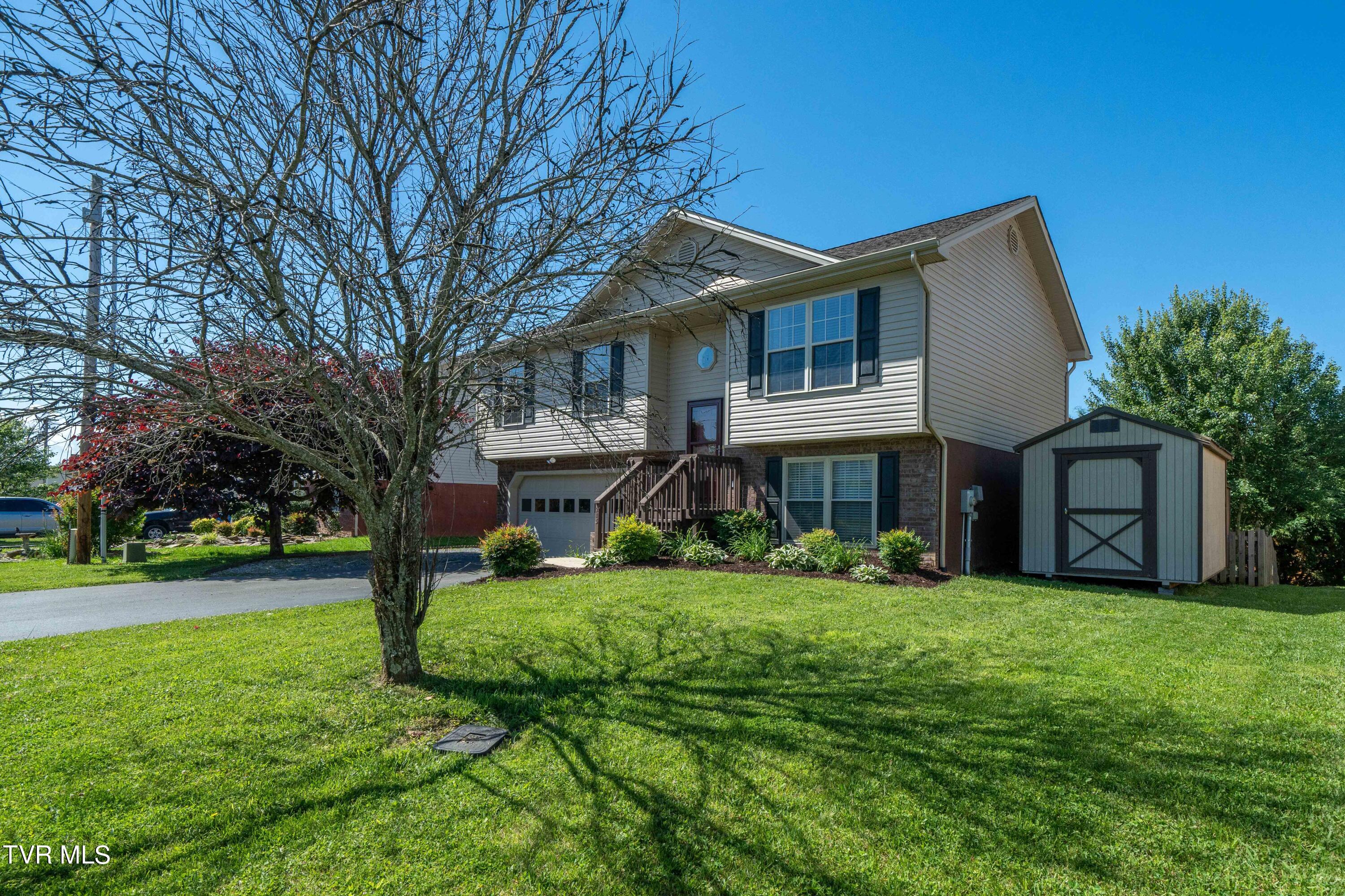 213 New Hope Road Jonesborough, TN 37659 - Photo 2 of 41 213 New Hope Rd (1 of 44)