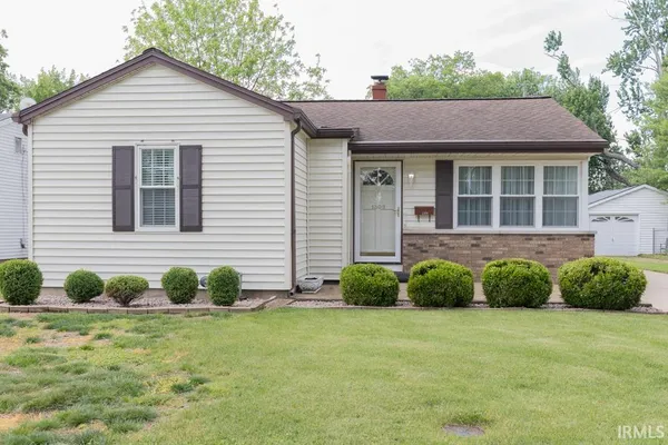 $179,900 | 1309 South St James Boulevard, Evansville, IN 47714