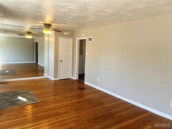 $1,325 | 8527 Dianthus Lane, St. Louis, MO 63136