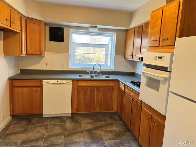 $1,325 | 8527 Dianthus Lane, St. Louis, MO 63136