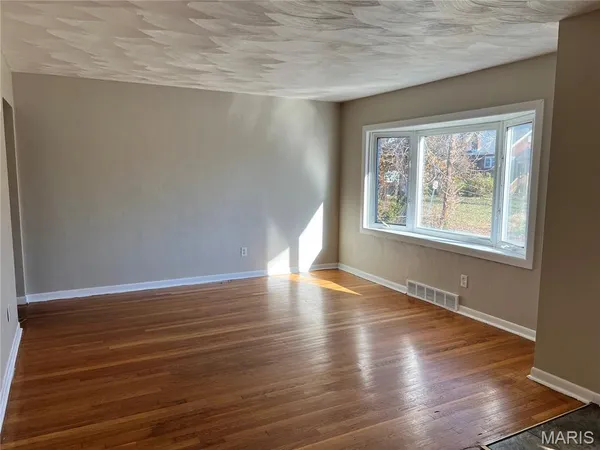 $1,325 | 8527 Dianthus Lane, St. Louis, MO 63136