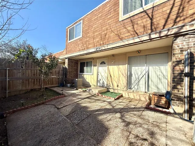 $2,000 | 4401 Tophill Lane, Irving, TX 75038