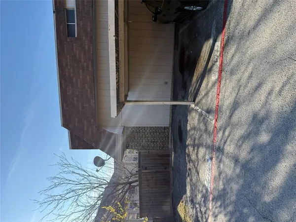 $2,000 | 4401 Tophill Lane, Irving, TX 75038