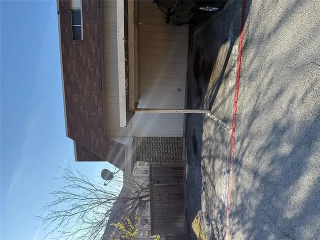 $2,000 | 4401 Tophill Lane, Irving, TX 75038