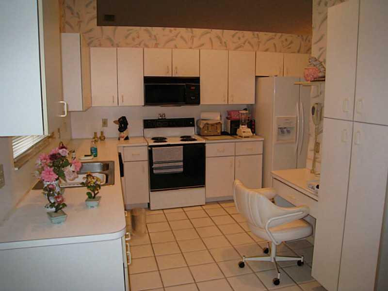 8014 Copenhagen Way Boca Raton, FL 33434 - Photo 14 of 35 Kitchen