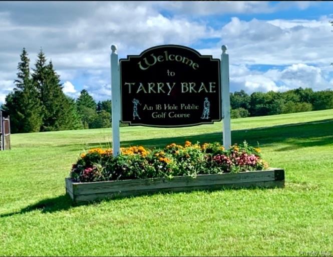 20 Fox Ridge Woodridge, NY 12789 - Photo 23 of 24 Community / neighborhood sign with a lawn