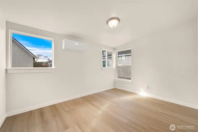 $349,000 | 476 Southeast Barrington Drive, Unit E, Oak Harbor, WA 98277