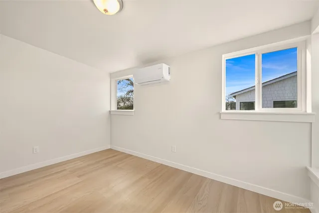 $349,000 | 476 Southeast Barrington Drive, Unit E, Oak Harbor, WA 98277