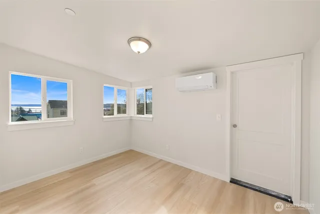 $349,000 | 476 Southeast Barrington Drive, Unit E, Oak Harbor, WA 98277