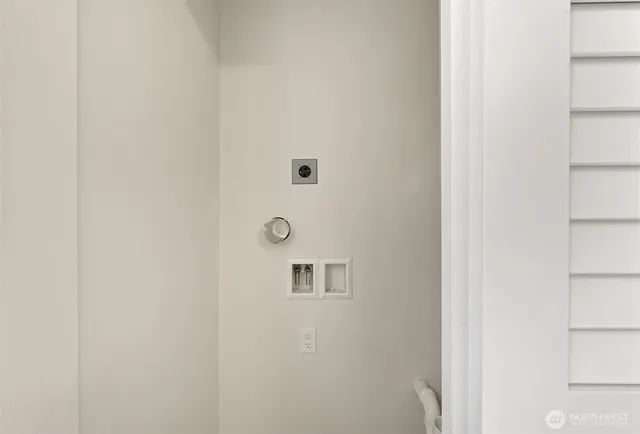 $349,000 | 476 Southeast Barrington Drive, Unit E, Oak Harbor, WA 98277