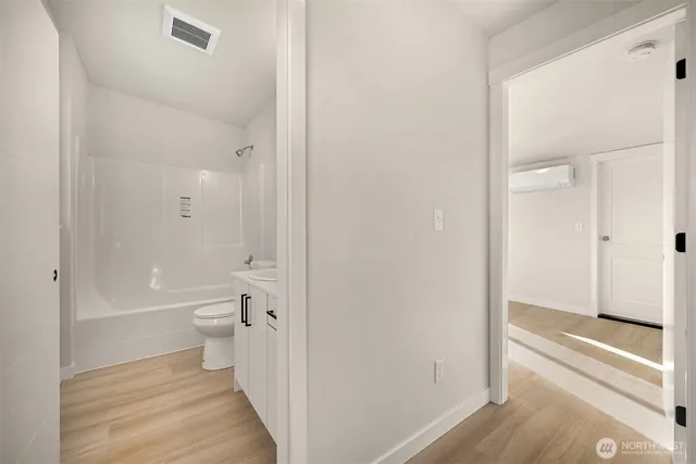 $349,000 | 476 Southeast Barrington Drive, Unit E, Oak Harbor, WA 98277