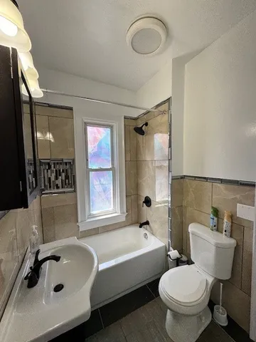 $2,200 | 374 Hope Street, Unit 2, Providence, RI 02906
