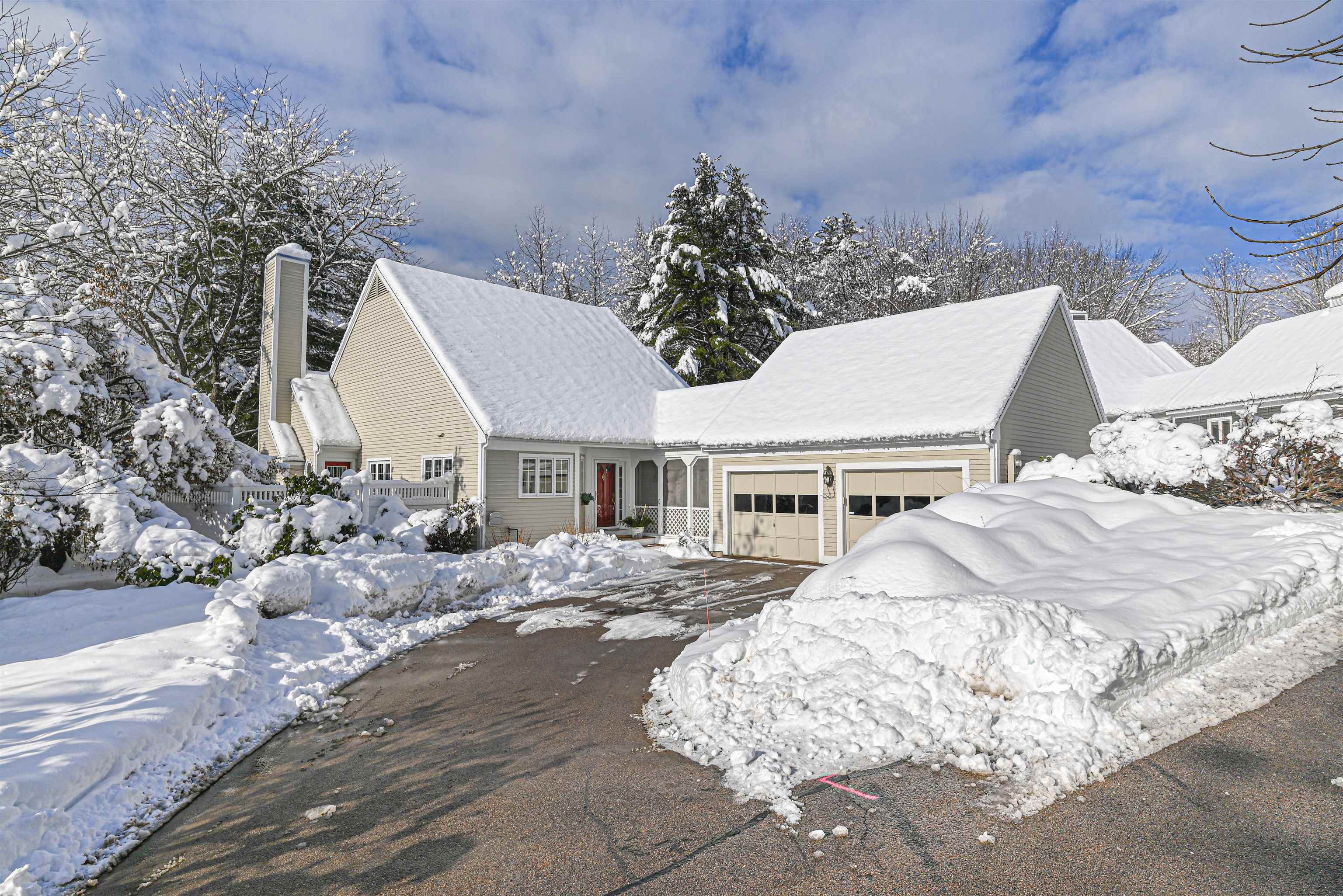 406 Straw Hill Road Manchester, NH 03104 - Photo 1 of 30