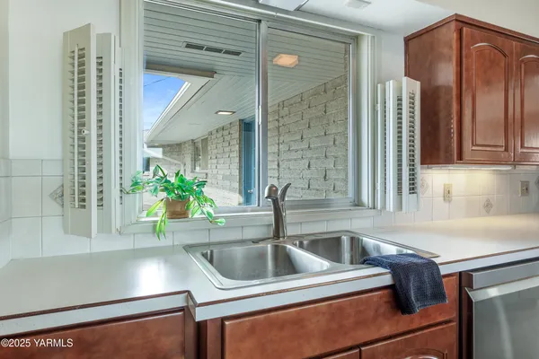 $464,000 | 609 Skyline Drive, Sunnyside, WA 98944