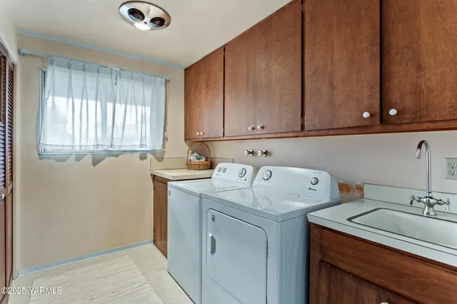 an empty room with an entryway