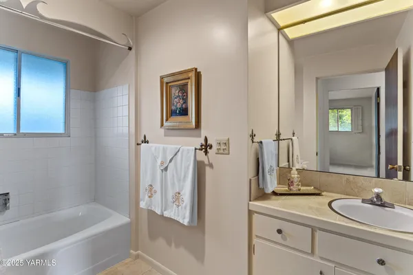 $464,000 | 609 Skyline Drive, Sunnyside, WA 98944