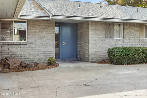 $464,000 | 609 Skyline Drive, Sunnyside, WA 98944