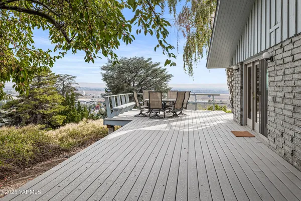 $464,000 | 609 Skyline Drive, Sunnyside, WA 98944