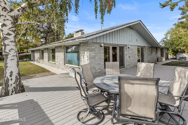 $464,000 | 609 Skyline Drive, Sunnyside, WA 98944