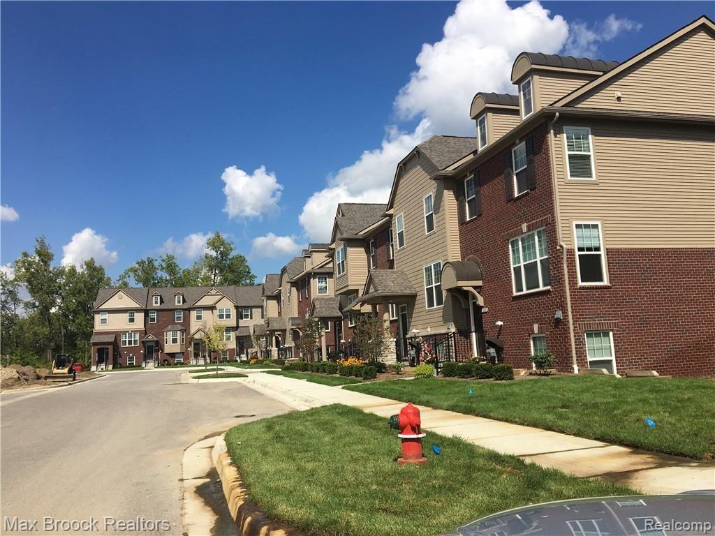 2861 Hartwick Drive, Unit 132 Rochester, MI 48307 - Photo 3 of 24