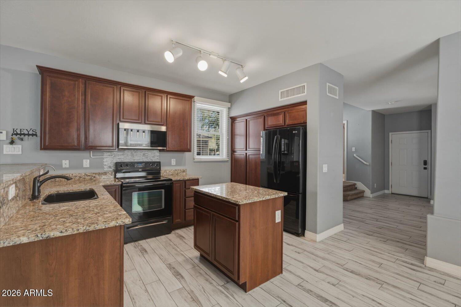 2246 East Fraktur Road Phoenix, AZ 85040 - Photo 9 of 28 11-A7403703