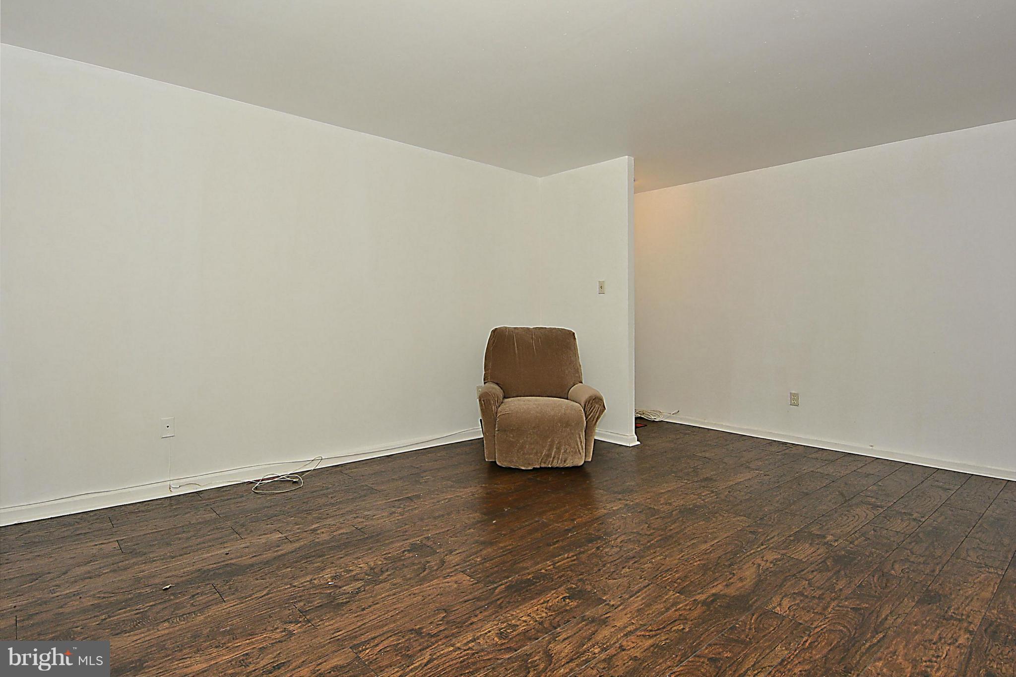 6141 Edsall Road, Unit A Alexandria, VA 22304 - Photo 3 of 18 Living Room
