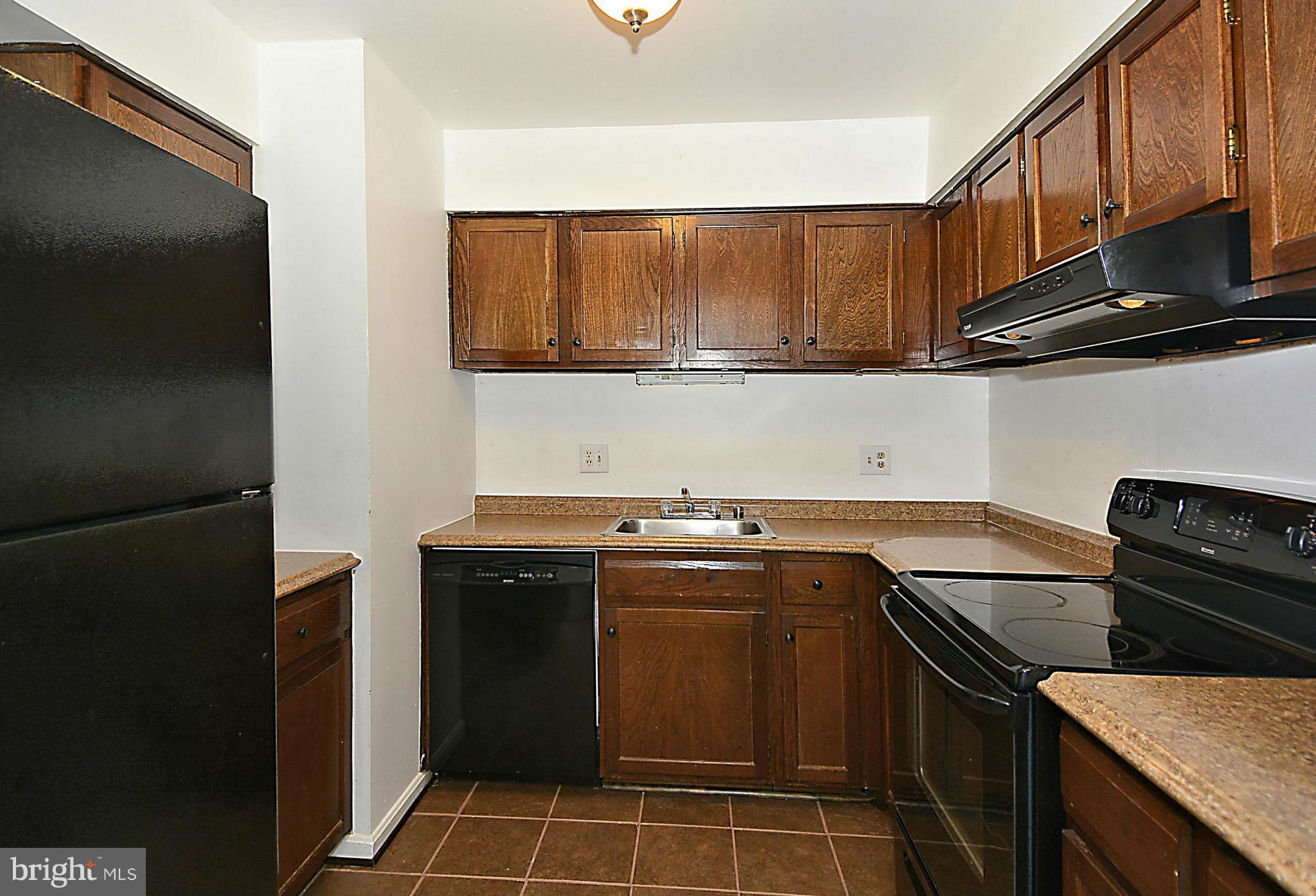 6141 Edsall Road, Unit A Alexandria, VA 22304 - Photo 8 of 18 Kitchen