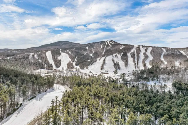 $510,000 | 41 Glendale Place, Unit 13 A & B, Gilford, NH 03249