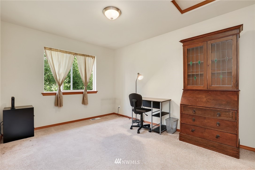 1016 Center Road, Unit B Everett, WA 98204 - Photo 13 of 22
