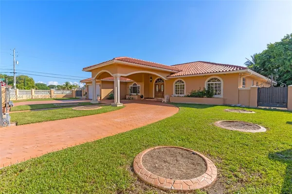 a view of a house with a big yard