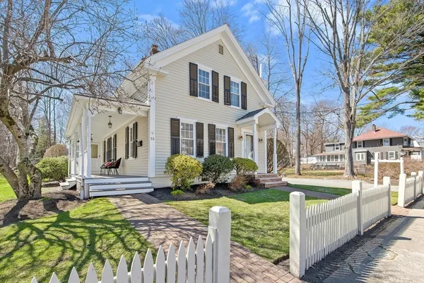 $869,900 | 20 Prospect Street, Reading, MA 01867