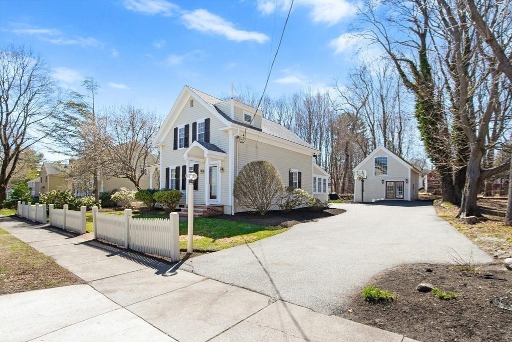 20 Prospect Street Reading, MA 01867 - Photo 3 of 25