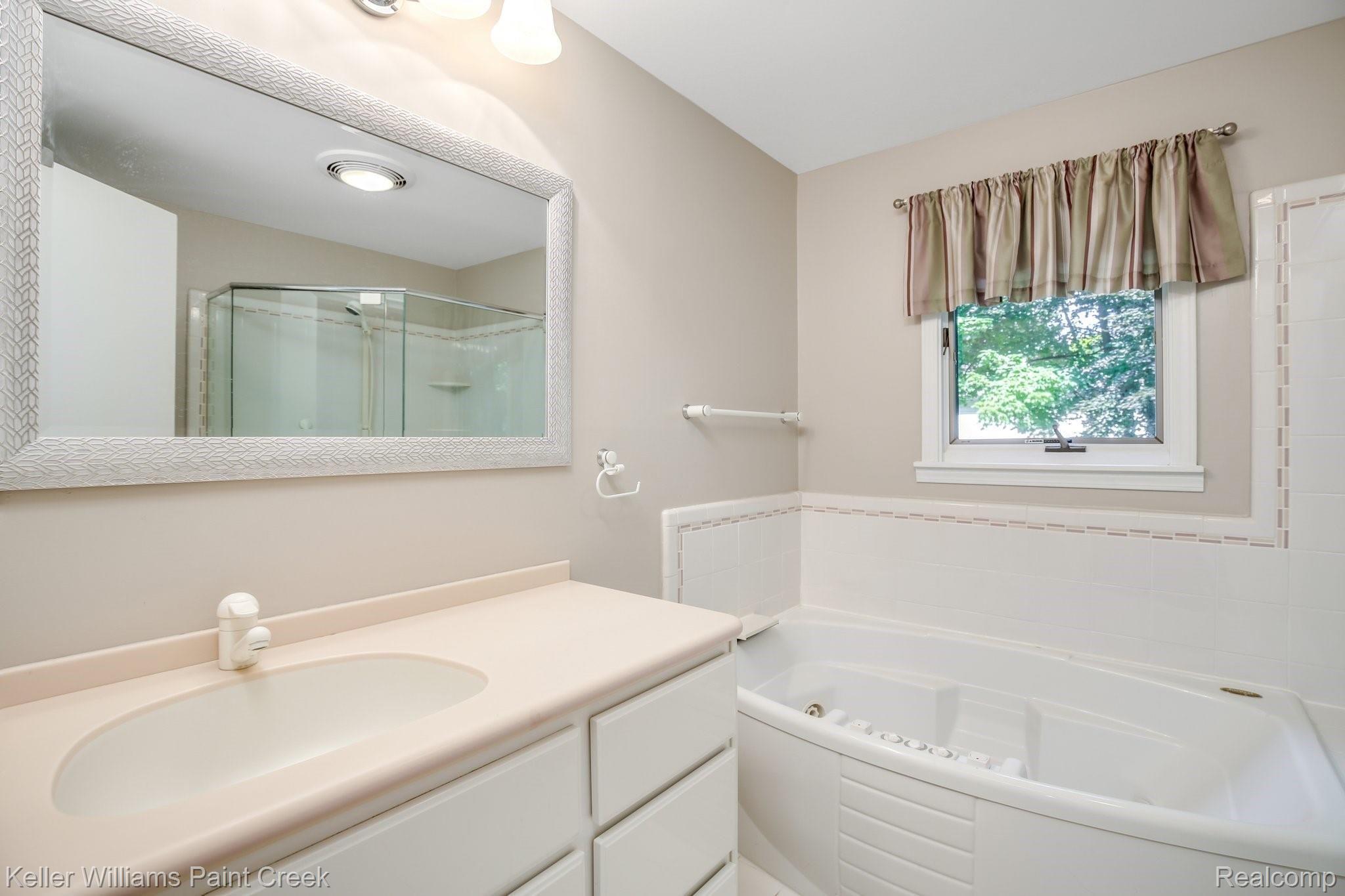 855 Aspen Drive Rochester, MI 48307 - Photo 11 of 54 full bathroom