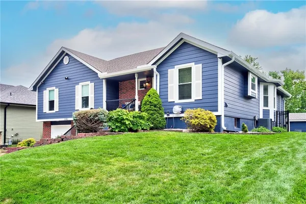 $418,000 | 1743 Northeast Ridgeview Drive, Lee's Summit, MO 64086