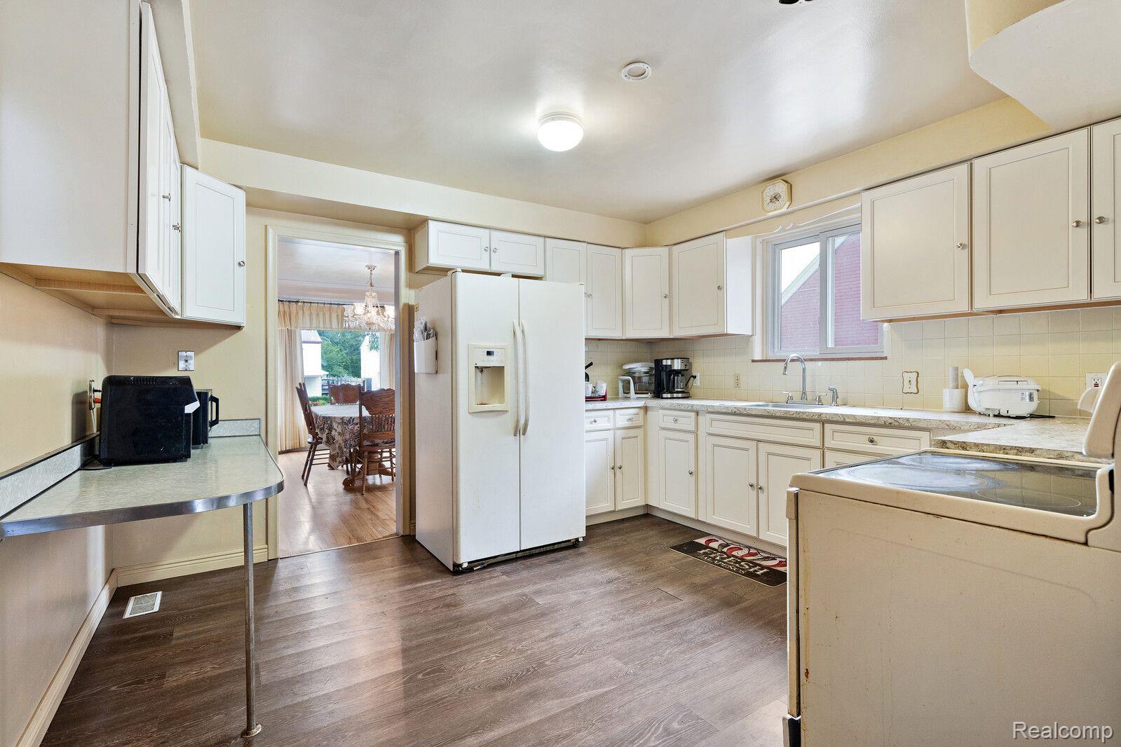 8436 Harding Street Center Line, MI 48015 - Photo 11 of 37 Gallery Image 11