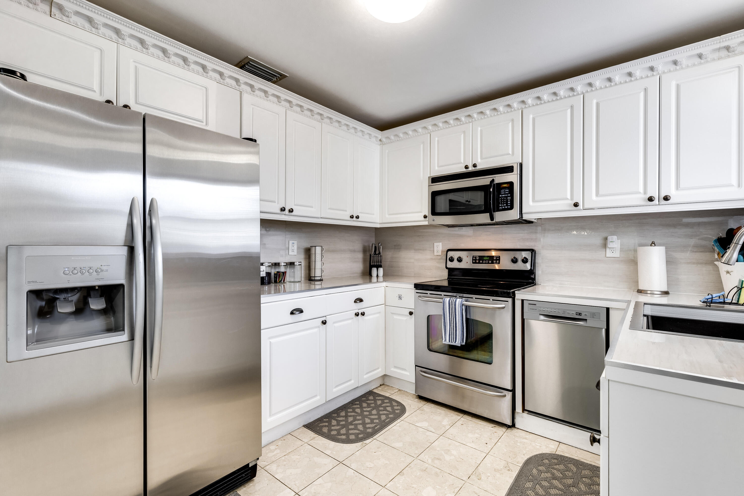 242 Southwest 9th Street Pompano Beach, FL 33060 - Photo 10 of 45 041_new-0008_217
