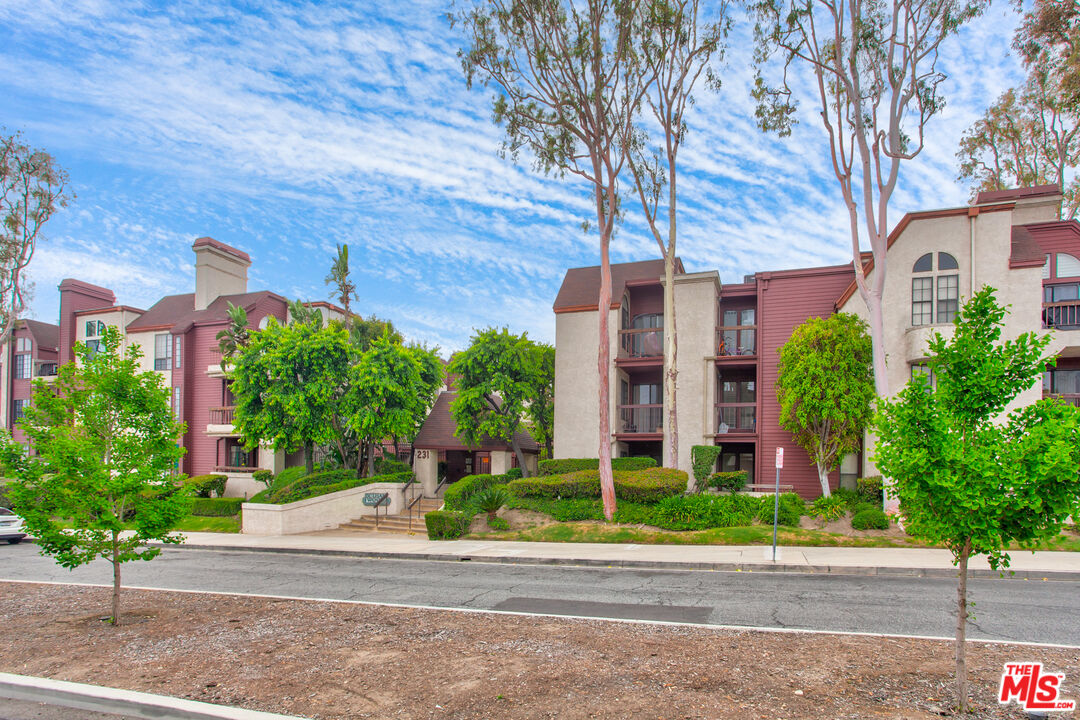 231 Bethany Road, Unit 202 Burbank, CA 91504 - Photo 23 of 23 Gallery Image 23