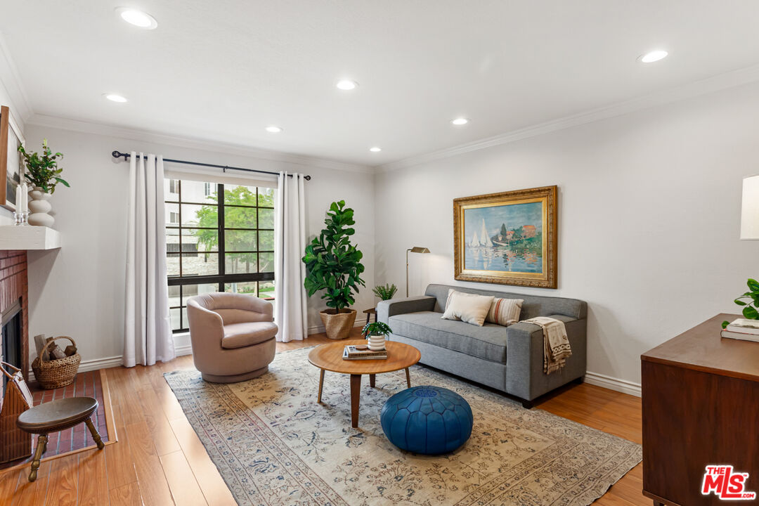 231 Bethany Road, Unit 202 Burbank, CA 91504 - Photo 3 of 23 Gallery Image 3