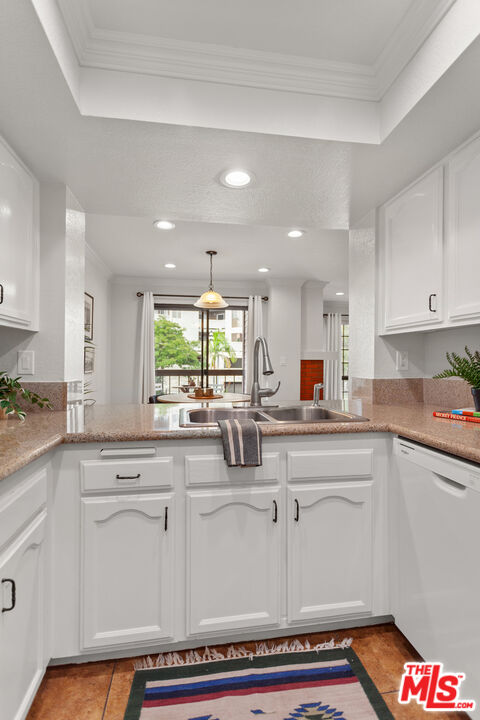 231 Bethany Road, Unit 202 Burbank, CA 91504 - Photo 8 of 23 Gallery Image 8